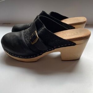 Tom’s‎ Black Elisa Leather Clogs Floral Print Women’s Size 8 Wooden Block Heel